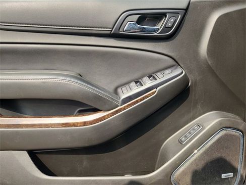 Used 2018 Chevrolet Suburban LT image 20