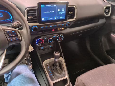 Used 2023 Hyundai Venue SE image 21
