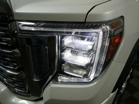 Used 2022 GMC Sierra 3500 Denali w/ Denali Ultimate Package image 9