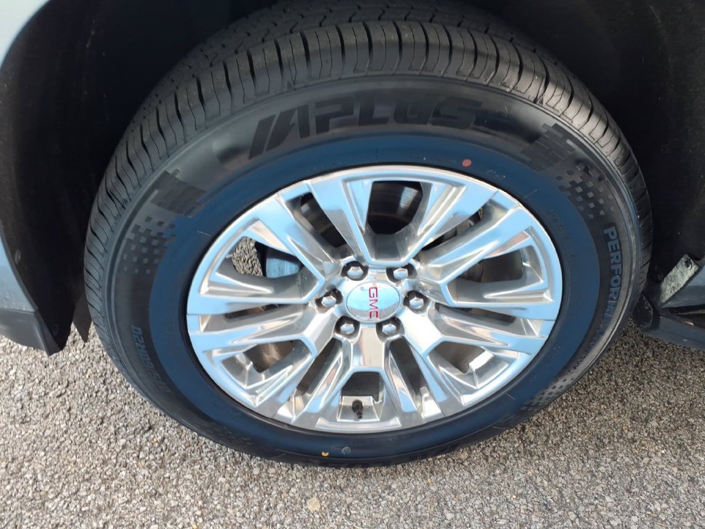 Used 2025 GMC Yukon XL Denali AWD/4WD image 5