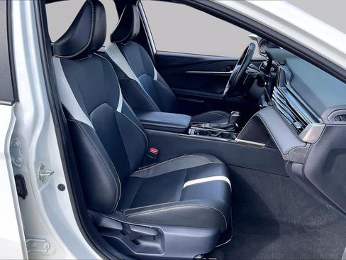 Used 2025 Toyota Camry SE FWD image 10