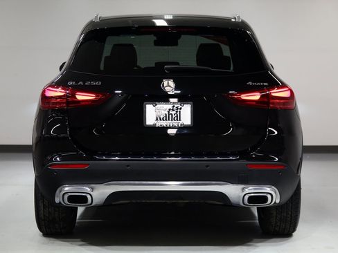 Used 2025 Mercedes-Benz GLA 250 4MATIC image 11