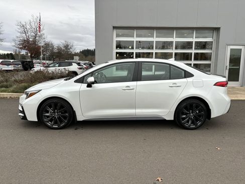 Used 2024 Toyota Corolla XSE image 2