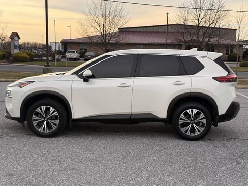 Used 2021 Nissan Rogue SV image 5