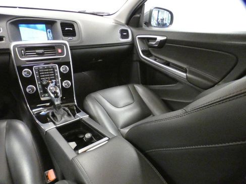 Used 2016 Volvo S60 T5 Premier w/ Convenience Package image 16