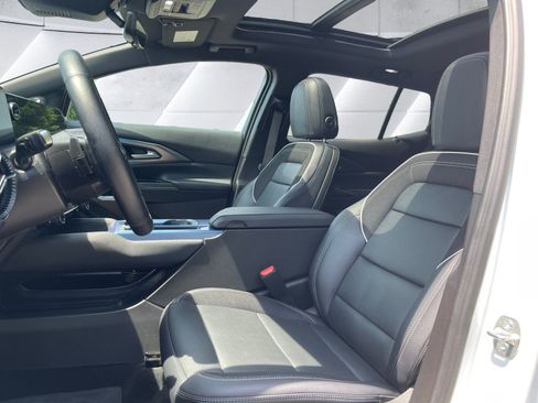 Used 2025 Chevrolet Equinox EV LT w/ Convenience Package II FWD image 10