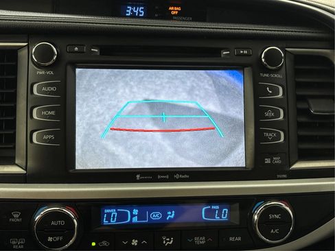 Used 2019 Toyota Highlander XLE AWD/4WD image 35