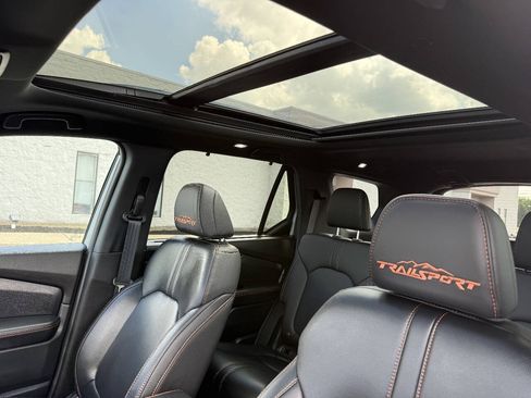 Used 2025 Honda Pilot TrailSport image 18