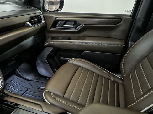 Used 2025 GMC Yukon Denali Ultimate w/ LPO, Floor Liner Package AWD/4WD image 28