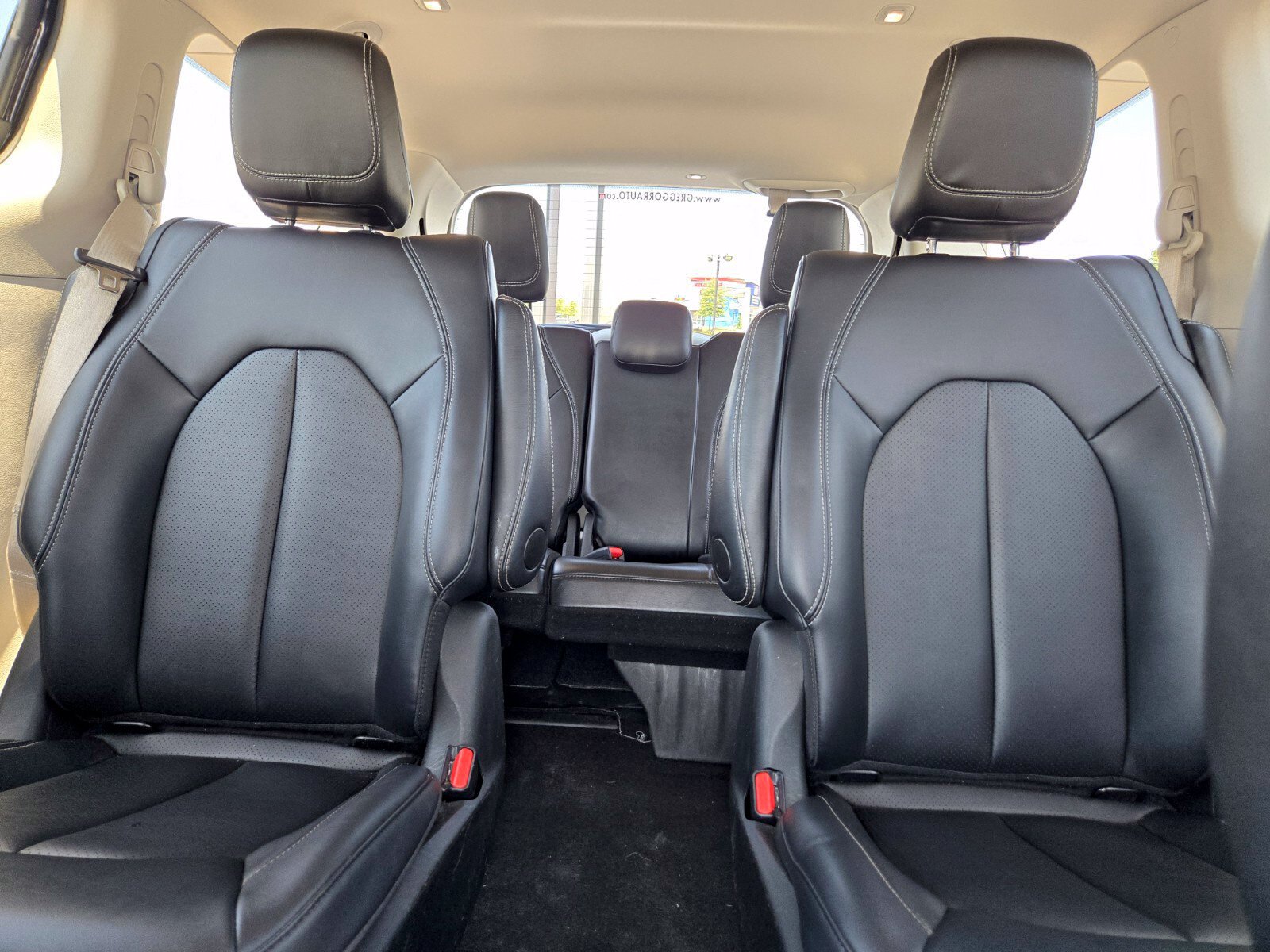 Used 2024 Chrysler Pacifica Limited FWD image 12