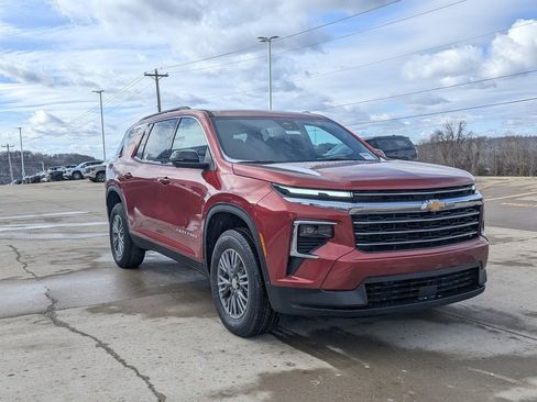 New 2026 Chevrolet Traverse LT w/ Driver Confidence Package image 5