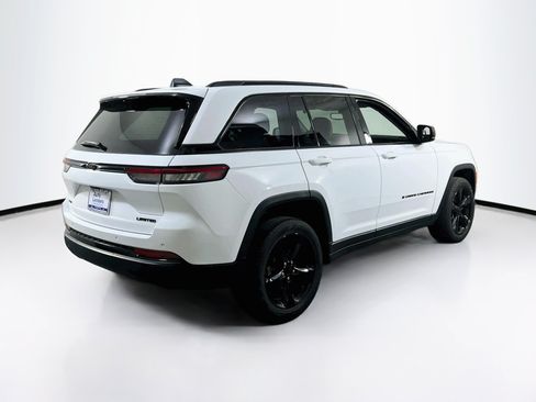 Used 2023 Jeep Grand Cherokee Limited w/ Black Appearance Package AWD/4WD image 5