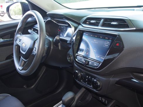 Used 2021 Chevrolet TrailBlazer LT w/ Convenience Package FWD image 10