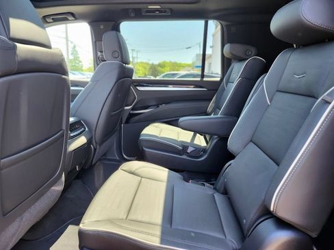Used 2026 Cadillac Escalade ESV Sport AWD/4WD image 14