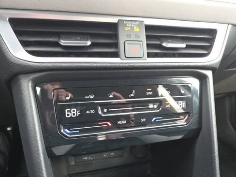 Used 2025 Volkswagen Taos SE image 16