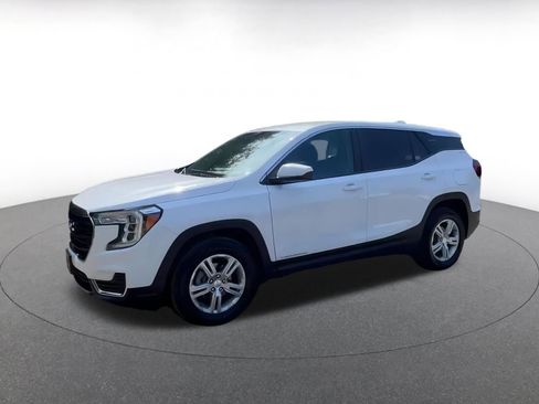 Used 2024 GMC Terrain SLE image 8