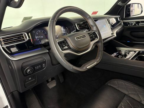 Used 2023 Jeep Grand Wagoneer Series III AWD/4WD image 24