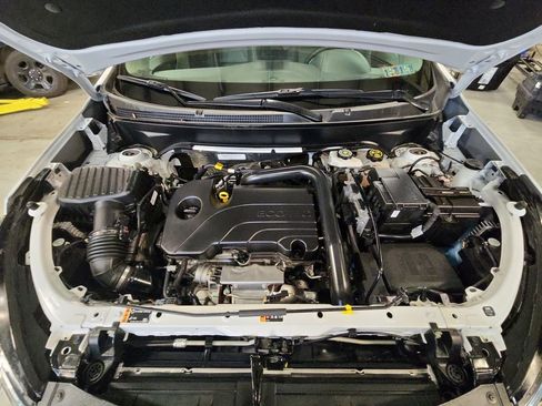 Certified 2024 Chevrolet Equinox LT w/ LPO, Floor Liner Package image 27