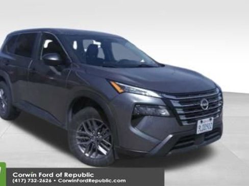 Used 2024 Nissan Rogue S image 10