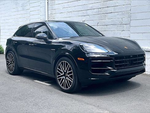 Certified 2024 Porsche Cayenne S AWD/4WD image 7