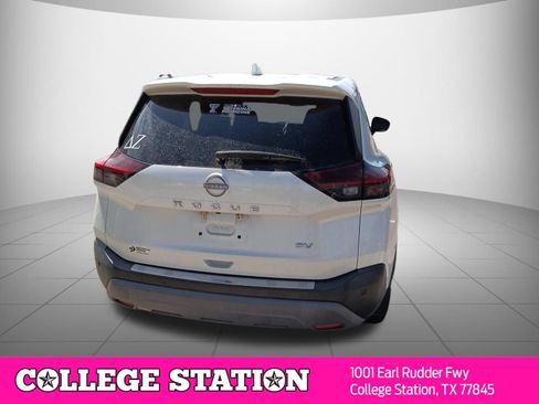 Used 2022 Nissan Rogue SV FWD image 3