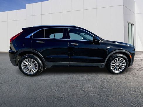 Used 2024 Cadillac XT4 Premium Luxury image 8