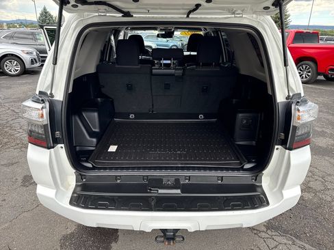 Used 2021 Toyota 4Runner SR5 AWD/4WD image 22