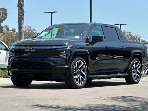 Used 2024 Chevrolet Silverado EV RST AWD/4WD image 8