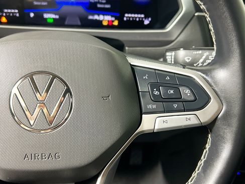 Used 2024 Volkswagen Tiguan SE image 19