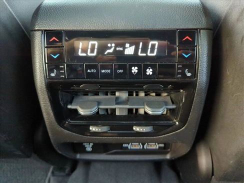 Used 2022 Jeep Grand Cherokee L Summit w/ Luxury Tech Group V AWD/4WD image 17