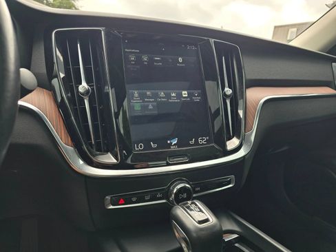 Used 2019 Volvo S60 T5 Momentum w/ Multimedia Package FWD image 29