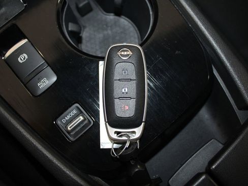 Used 2023 Nissan Rogue S image 50