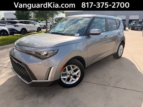 Certified 2025 Kia Soul LX image 1
