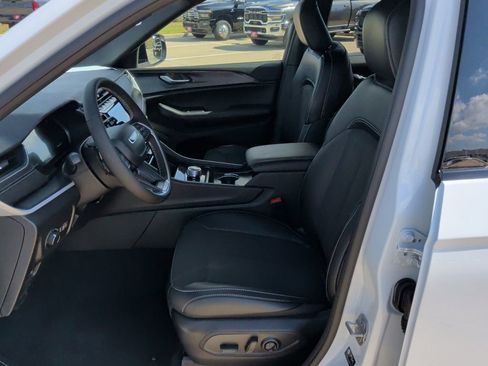 New 2025 Jeep Grand Cherokee L Altitude image 12