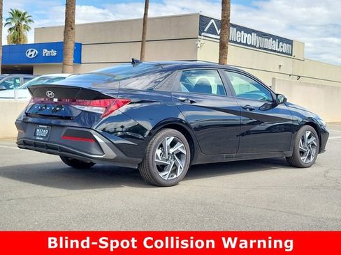 Used 2025 Hyundai Elantra Sport image 2
