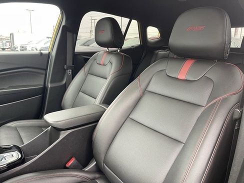 Used 2024 Chevrolet Trax RS w/ Sunroof Package image 16