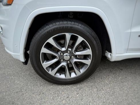 Used 2018 Jeep Grand Cherokee Overland AWD/4WD image 18