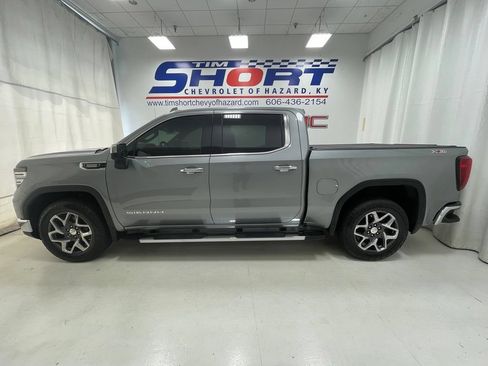 Used 2023 GMC Sierra 1500 SLT w/ SLT Premium Package AWD/4WD image 9