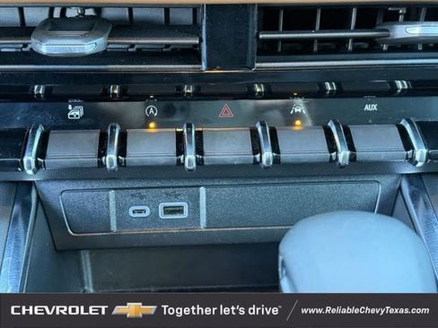 Certified 2025 GMC Canyon AT4 w/ LPO, Off Road Lift Package image 23