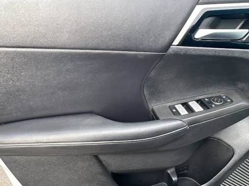 Used 2022 Mitsubishi Outlander SE image 14