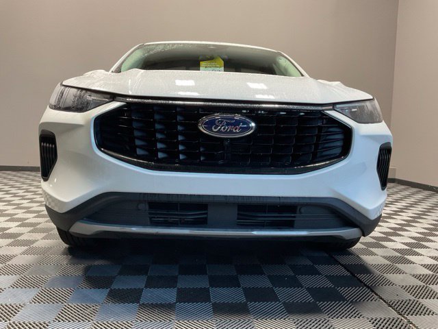 Used 2023 Ford Escape Active w/ Tech Pack #2 AWD/4WD image 3