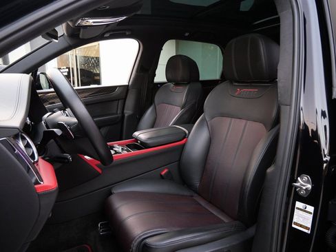 Used 2020 Bentley Bentayga image 15