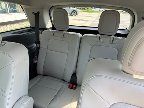 Used 2025 Lincoln Aviator 2WD image 23