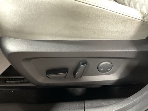 Used 2023 Mitsubishi Outlander SEL image 10