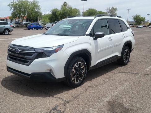 Used 2025 Subaru Forester Premium AWD/4WD image 4