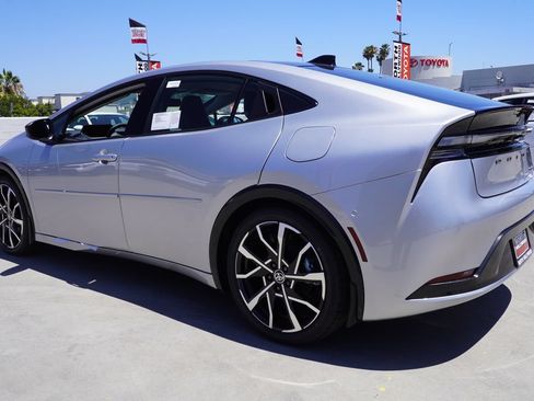 New 2026 Toyota Prius Plug-In Hybrid FWD image 6