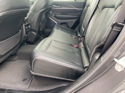 Used 2022 Jeep Grand Cherokee Overland w/ MOPAR Finishing Package image 16