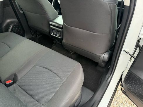 Used 2022 Toyota RAV4 LE AWD/4WD image 21