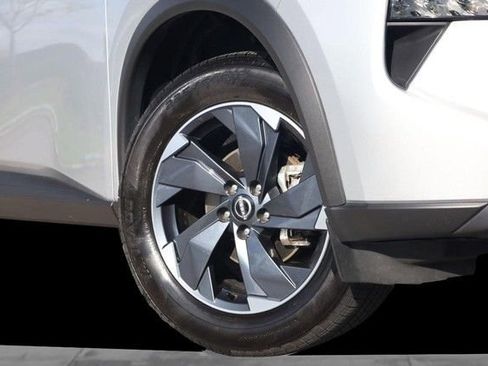 Certified 2025 Nissan Rogue SV image 3