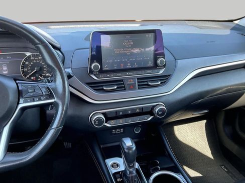 Used 2024 Nissan Altima 2.5 SR FWD image 7